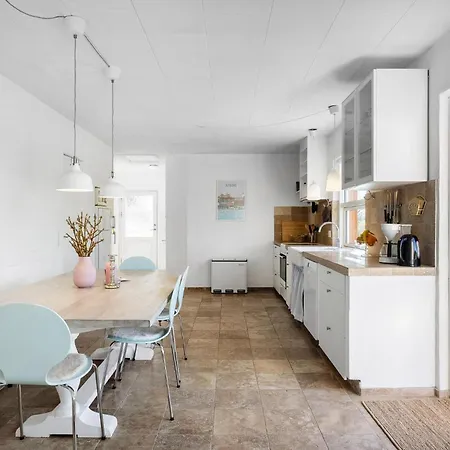 4 Bedroom Awesome In Vakantiehuis *