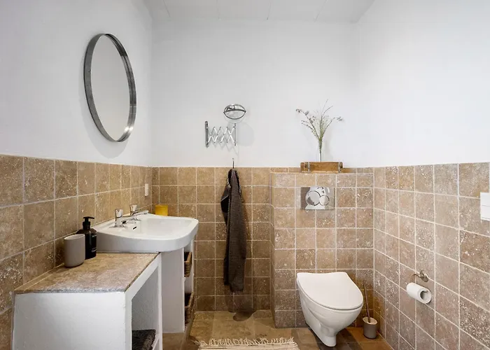 4 Bedroom Awesome In *