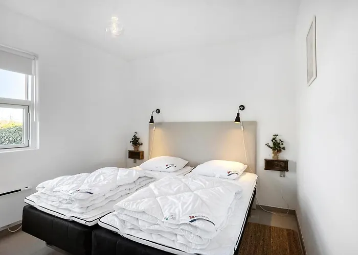 4 Bedroom Awesome In Сasa de vacaciones Frorup